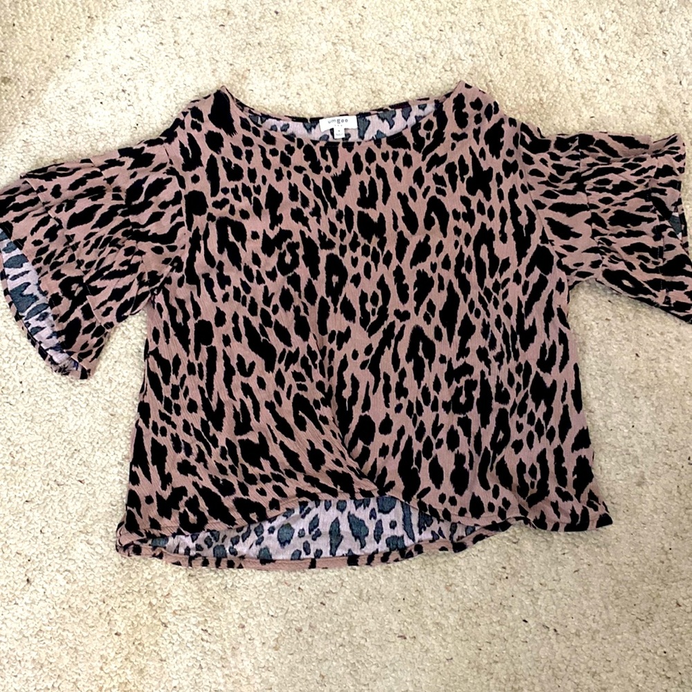 UMGEE Leopard print top size Medium